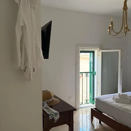 Sea Breeze Terrace מלון דירות מונופולי