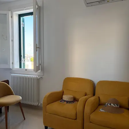 מלון דירות Sea Breeze Terrace 4*