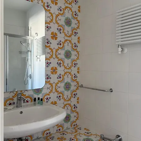 מלון דירות Sea Breeze Terrace