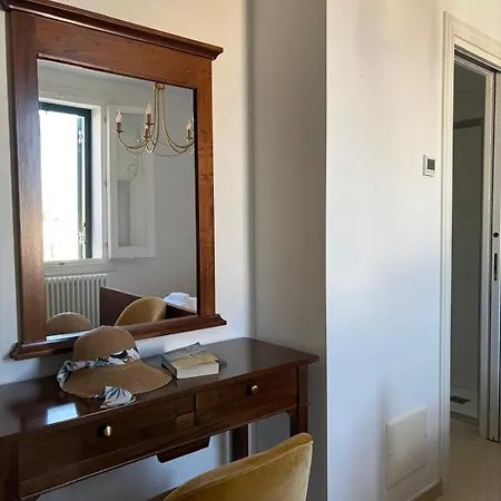 מלון דירות Sea Breeze Terrace 4*