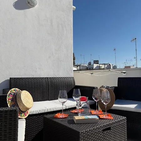 Sea Breeze Terrace מלון דירות